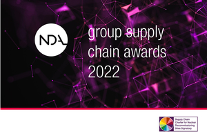 Цепочка поставок группы NDA награждает фоновым изображением геометрических неоновых фиолетовых линий