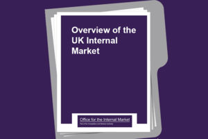 Изображение, показывающее папку отчета с титульным листом отчета из Обзора внутреннего рынка Великобритании OIM.  Логотип ОИМ